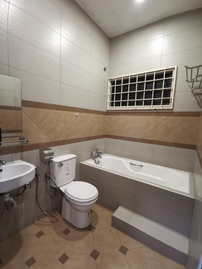 Ria Homestay Τζόχορ Μπάχρου Εξωτερικό φωτογραφία